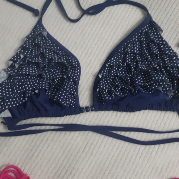 Bikini - Picture 2 of 4